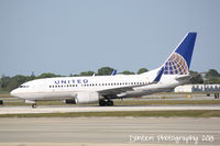 N24706 @ KSRQ - United Flight 1190 (N24706) arrives at Sarasota-Bradenton International Airport following a flight from Chicago-O'Hare International Airport - by Donten Photography