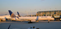 N14107 @ KORD - Taxi ORD - by Ronald Barker