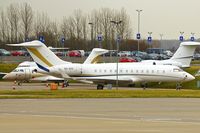 OY-FIT @ EGGW - BOMBARDIER GLOBAL 5000, c/n: 9186 at Luton - by Terry Fletcher