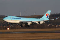 HL7462 @ LOWW - Korean Air Boeing 747 - by Andreas Ranner