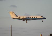 86-0203 @ MIA - USAF C-20B landing at Miami - by Florida Metal