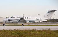 N430JT @ KFLL - Lindsey Aviation Services Be350 - by FerryPNL