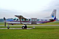 PH-JMP @ EHTE - Cessna 208B Grand Caravan, [208B-0583] (National Parachutisten Centre) Teuge~PH 12/09/2003 - by Ray Barber