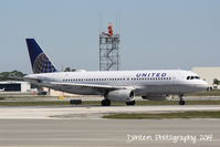 N484UA @ KSRQ - United Flight 617 (N484UA) taxis at Sarasota-Bradenton International Airport - by Donten Photography