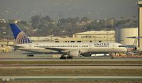N514UA @ KLAX - Taxiing to gate at LAX - by Todd Royer
