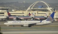 N32404 @ KLAX - Taxiing to gate at LAX - by Todd Royer
