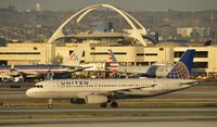 N468UA @ KLAX - Taxiing to gate at LAX - by Todd Royer