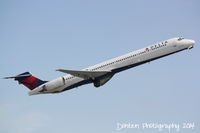 N928DN @ KSRQ - Delta Flight 2298 (N928DN) departs Sarasota-Bradenton International Airport enroute to Hartsfield-Jackson Atlanta International Airport - by Donten Photography