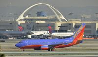 N252WN @ KLAX - Taxiing to gate at LAX - by Todd Royer