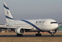 4X-EAF @ EGGW - London Luton - El Al Israel Airlines - by KellyR115