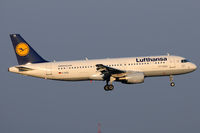 D-AIZE @ VIE - Lufthansa - by Chris Jilli