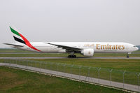 A6-EGX @ VIE - Emirates - by Chris Jilli