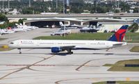 N582NW @ FLL - Delta 757-300 - by Florida Metal