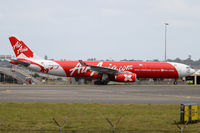 9M-XXG @ YSSY - taxiing from 34L - by Bill Mallinson