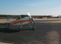 N5520C @ I22 - ..a nice tail-dragger that came in for avgas...