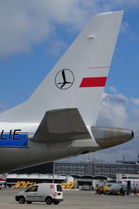 SP-LIE @ LOWW - LOT Embraer 175 - by Dietmar Schreiber - VAP