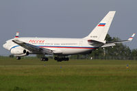 RA-96019 @ LOWW - Rossiya Il-96 - by Thomas Ranner