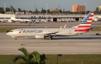 N932NN @ MIA - American 737-800 - by Florida Metal