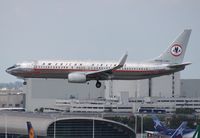N951AA @ MIA - American retro 737-800 - by Florida Metal