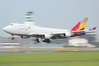 HL7618 @ LOWW - Asiana B747 - by Thomas Ranner