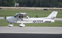 N9305N @ KORL - Cessna 172S