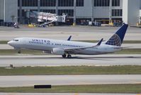 N73270 @ MIA - United 737-800 - by Florida Metal