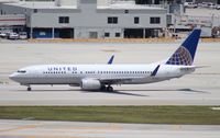N77261 @ MIA - United 737-800 - by Florida Metal