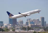 N78501 @ FLL - United 737-800