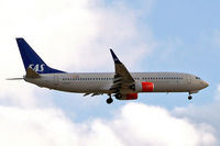 LN-RGG @ EGLL - Boeing 737-883 [38039] (SAS Scandinavian Airlines) Home~G 01/07/2013. On approach 27L. - by Ray Barber