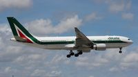 EI-EJM @ MIA - Alitalia A330-200