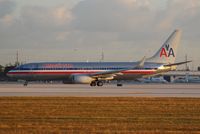 N810NN @ MIA - American 737-800 - by Florida Metal