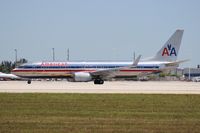 N925AN @ KMIA - American 737-800 - by Florida Metal