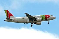 CS-TTB @ EGLL - Airbus A319-111 [0755] (TAP Portugal) Home~G 13/06/2011. On approach 27L. - by Ray Barber