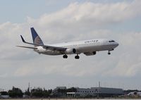 N39418 @ MIA - United 737-900 - by Florida Metal