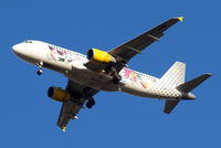 EC-KDG @ EGLL - Airbus A320-214 [3095] (Vueling Airlines) Home~G 28/11/2009. On approach 27R. - by Ray Barber