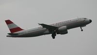 OE-LBP @ LOWG - Austrian Airlines Airbus A320-214 - by Andi F