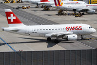 HB-IPV @ LOWW - Swiss A319 - by Thomas Ranner