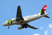 CS-TTC @ EGLL - Airbus A319-111 [0763] (TAP Air Portugal) Home~G 03/08/2014. On approach 27R. - by Ray Barber