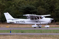 PH-TRG @ EHBD - Cessna 172S Skyhawk [172S-9801] Budel-Kempen~PH 11/08/2006 - by Ray Barber