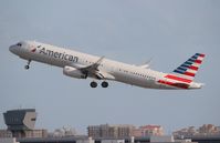 N118NN @ MIA - American Airlines A321 - by Florida Metal