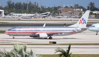 N802NN @ KMIA - American 737-800 - by Florida Metal