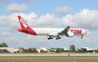 PT-MUD @ MIA - TAM 777-300 - by Florida Metal