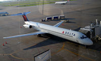 N930DL @ KDFW - Gate DFW - by Ronald Barker