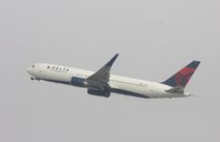 N394DL @ KLAX - Boeing 767-300