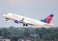 N824MD @ DTW - Delta E170 - by Florida Metal
