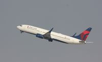 N3764D @ KLAX - Boeing 737-800