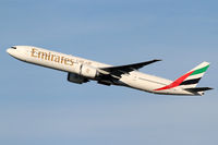 A6-EBN @ LOWW - Emirates B777 - by Thomas Ranner