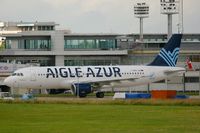 F-HBIS @ LFPO - Airbus A320-214, Taxiing after Landing Rwy 26, Paris-Orly Airport (LFPO-ORY) - by Yves-Q