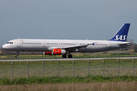 OY-KBB @ LIRF - Landing - by micka2b