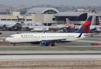 N379DA @ KLAX - Boeing 737-800